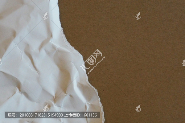 揉皺折皺撕破的白紙加牛皮紙背景