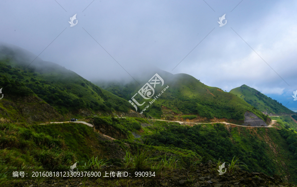 龍高山,,山路