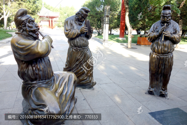 吹笛子拉琴,廣場雕塑