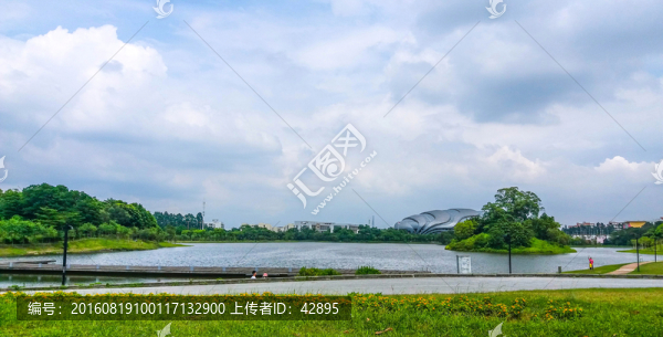 廣州大學(xué)城中心湖