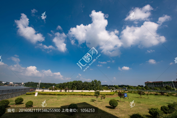藍(lán)天白云