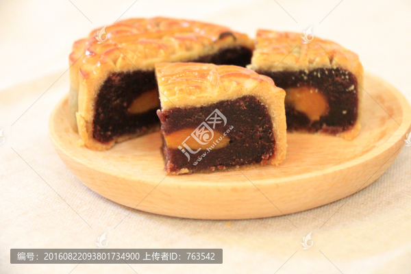 豆沙蛋黃月餅