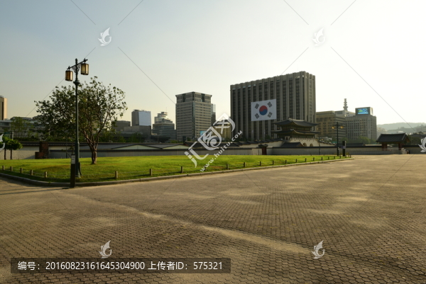 韓國(guó)首爾現(xiàn)代建筑廣場(chǎng)
