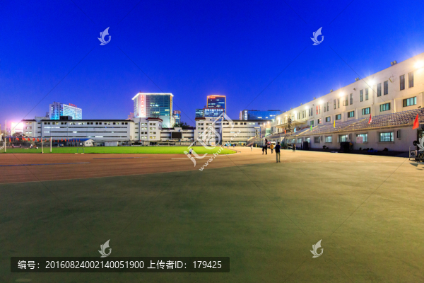 北京大學(xué)夜景五四運(yùn)動(dòng)場(chǎng)一角