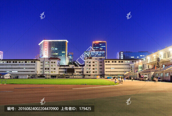 北京大學夜景五四運動場一角
