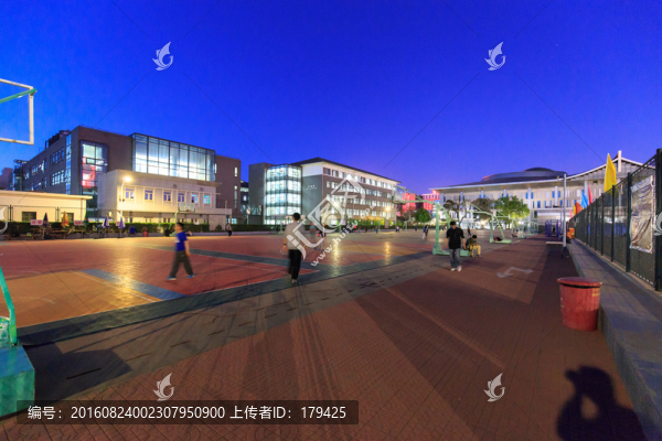 北京大學(xué)夜景五四運(yùn)動(dòng)場(chǎng)一角