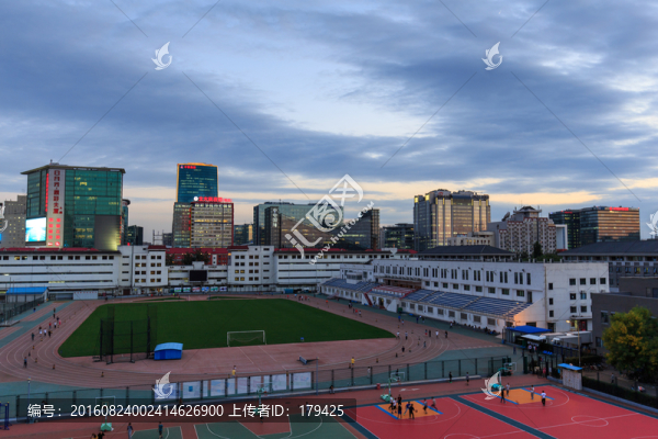 北京大學(xué)五四運動場晚霞