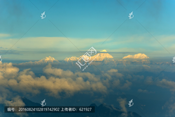 遠眺貢嘎山
