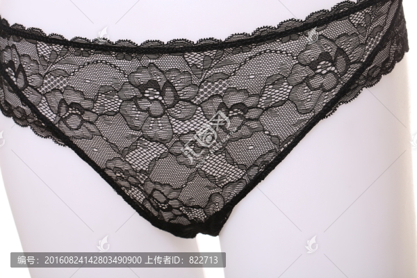 黑色蕾絲內(nèi)褲