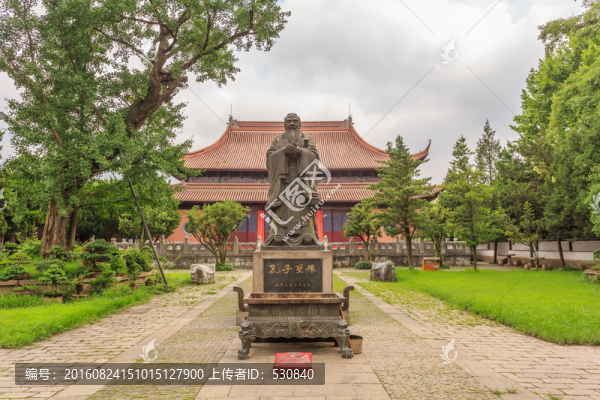 孔子雕像
