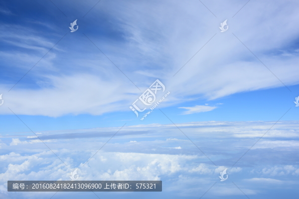鳥瞰白云藍天