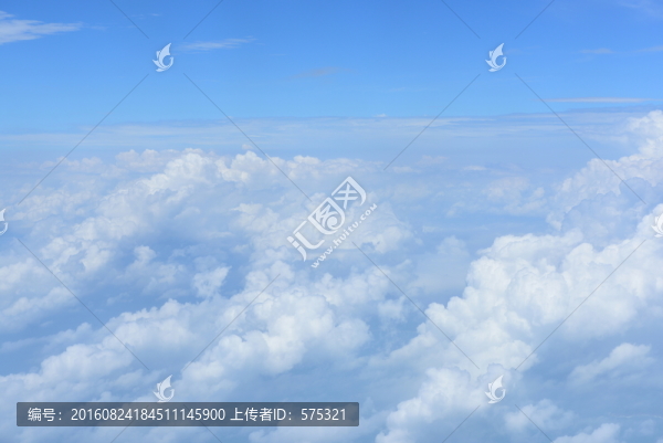 鳥瞰藍(lán)天白云
