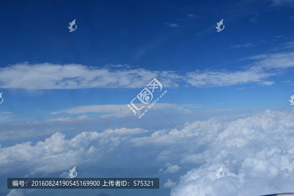 鳥(niǎo)瞰白云藍(lán)天