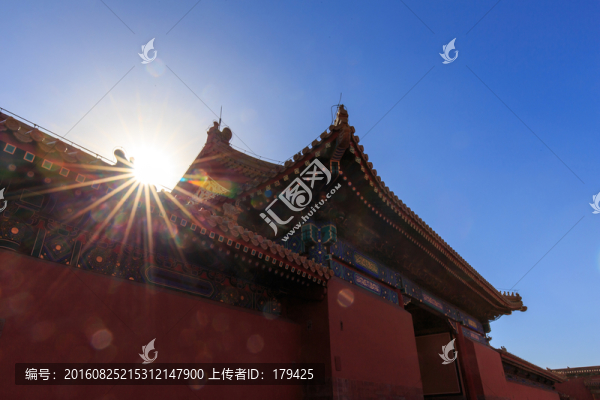 故宮紅墻宮墻隨墻門太陽光芒