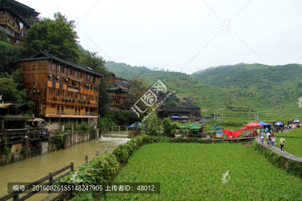 千戶苗寨稻田小河