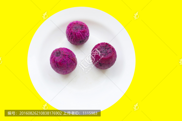 三個火龍果