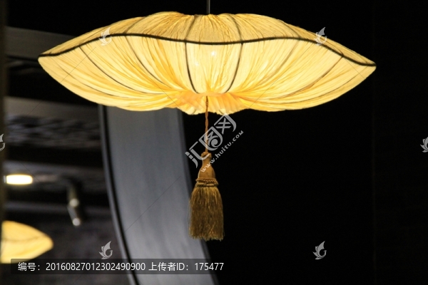 吊燈