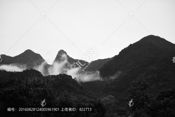 山間云霧