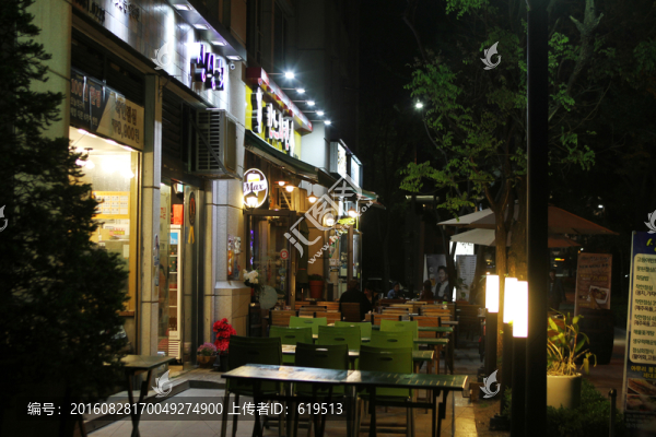 夜色下的首爾街頭餐館