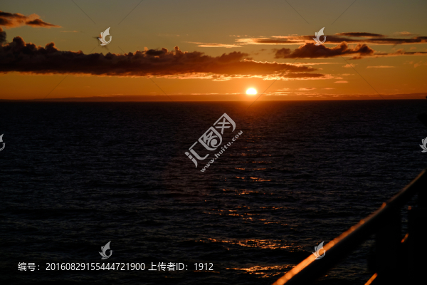 海上日出