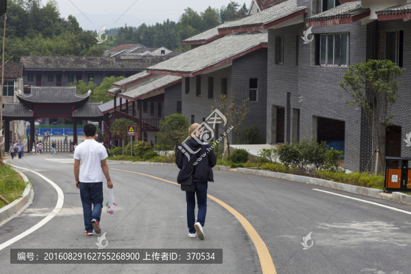 張谷英村