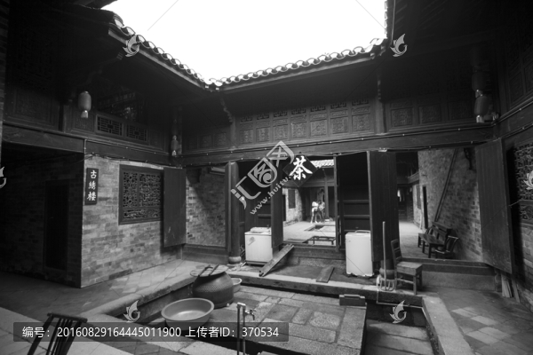 張谷英村