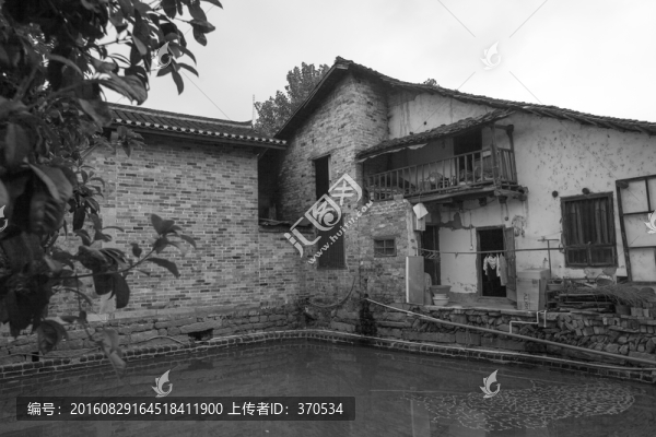 張谷英村