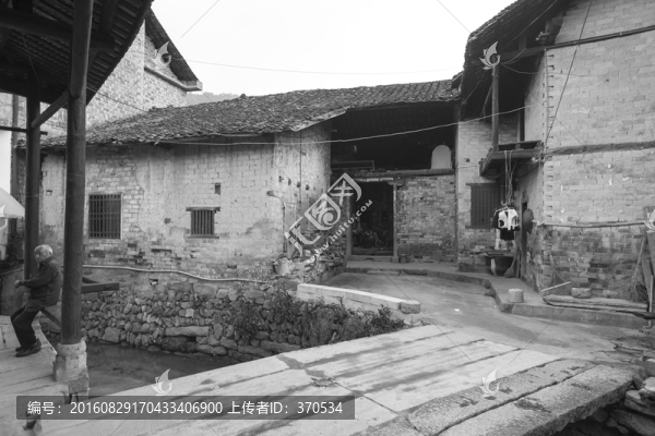 張谷英村