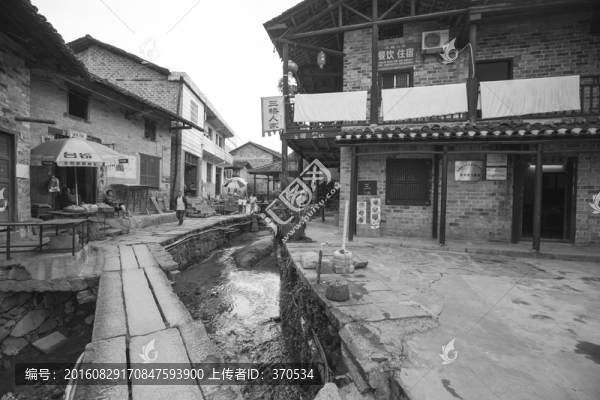 張谷英村