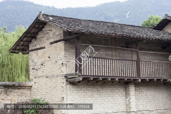 張谷英村