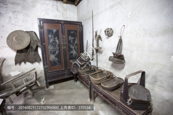 張谷英村