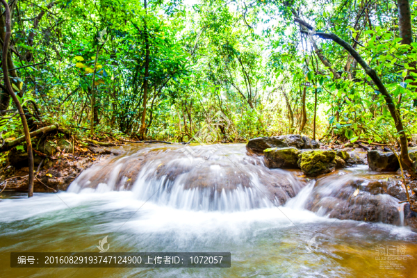 山澗流水