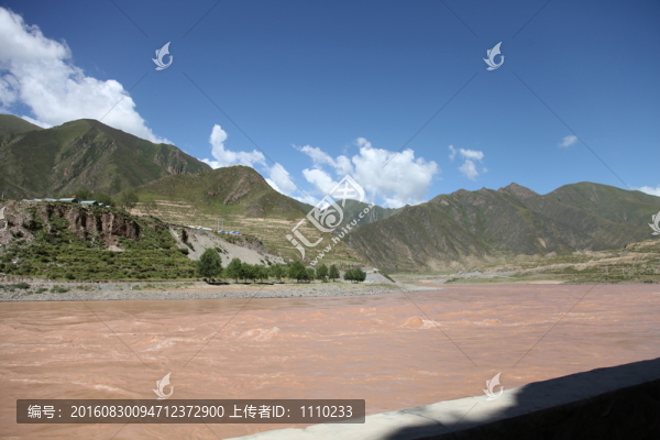 高原河流