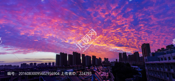 彩霞滿天