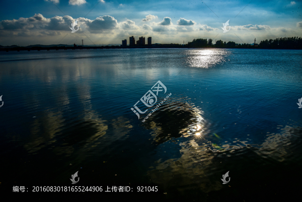 濱河風(fēng)景