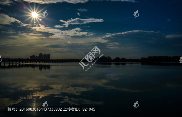 濱河風(fēng)光