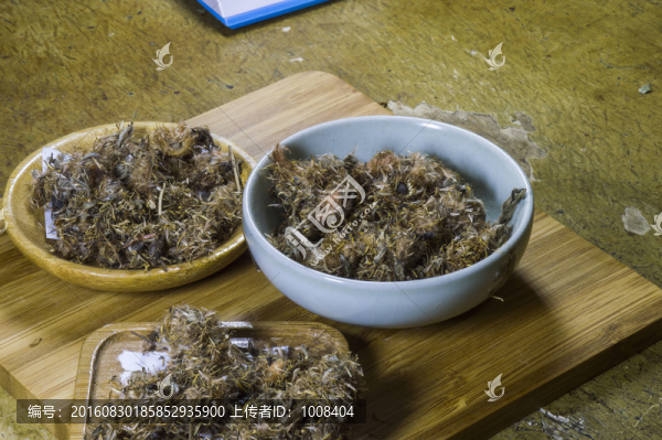 木板上的旋覆花