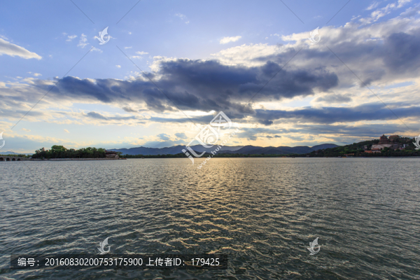 頤和園昆明湖佛香閣南湖島晚霞