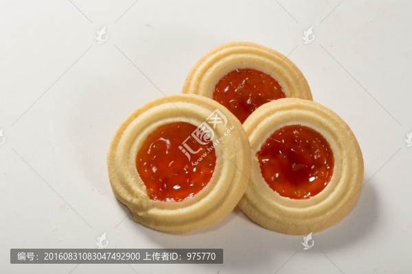 三塊草莓醬心餅干