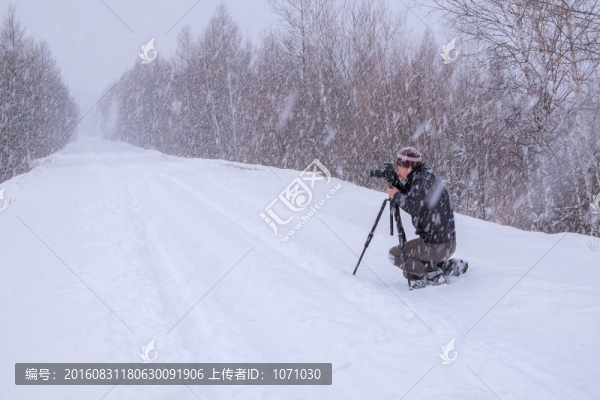 暴雪中的攝影師