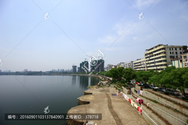 江西省上饒市豐溪河堤岸