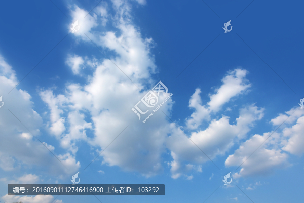 全畫(huà)幅的藍(lán)天白云