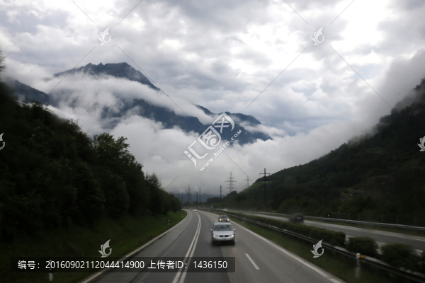 山間公路,,藍(lán)天白云