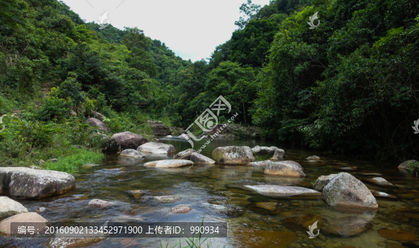 溪水