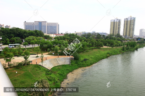 江西省鷹潭市濱江綠化帶