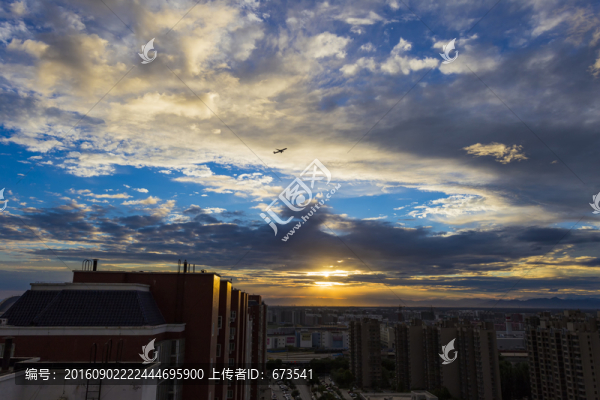 夕陽西下的城市