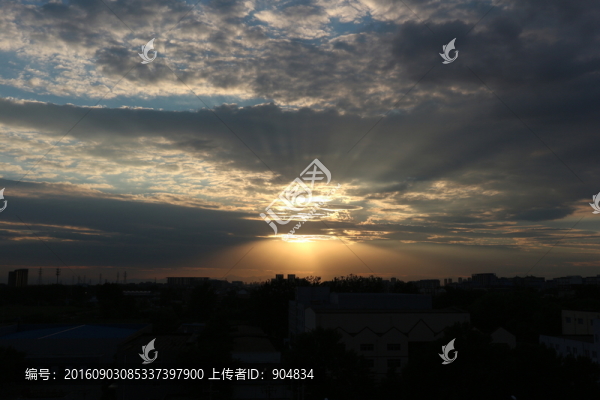 云層中的光線