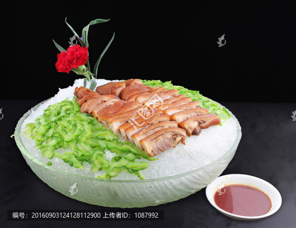 冰鎮(zhèn)鹵水拆骨豬手