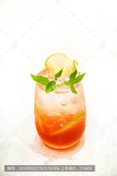 冰鎮(zhèn)金桔檸檬茶