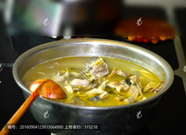 洋芋酸菜雞湯